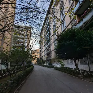 https://syrakahost-intero-appartamento.it-romehotels.com